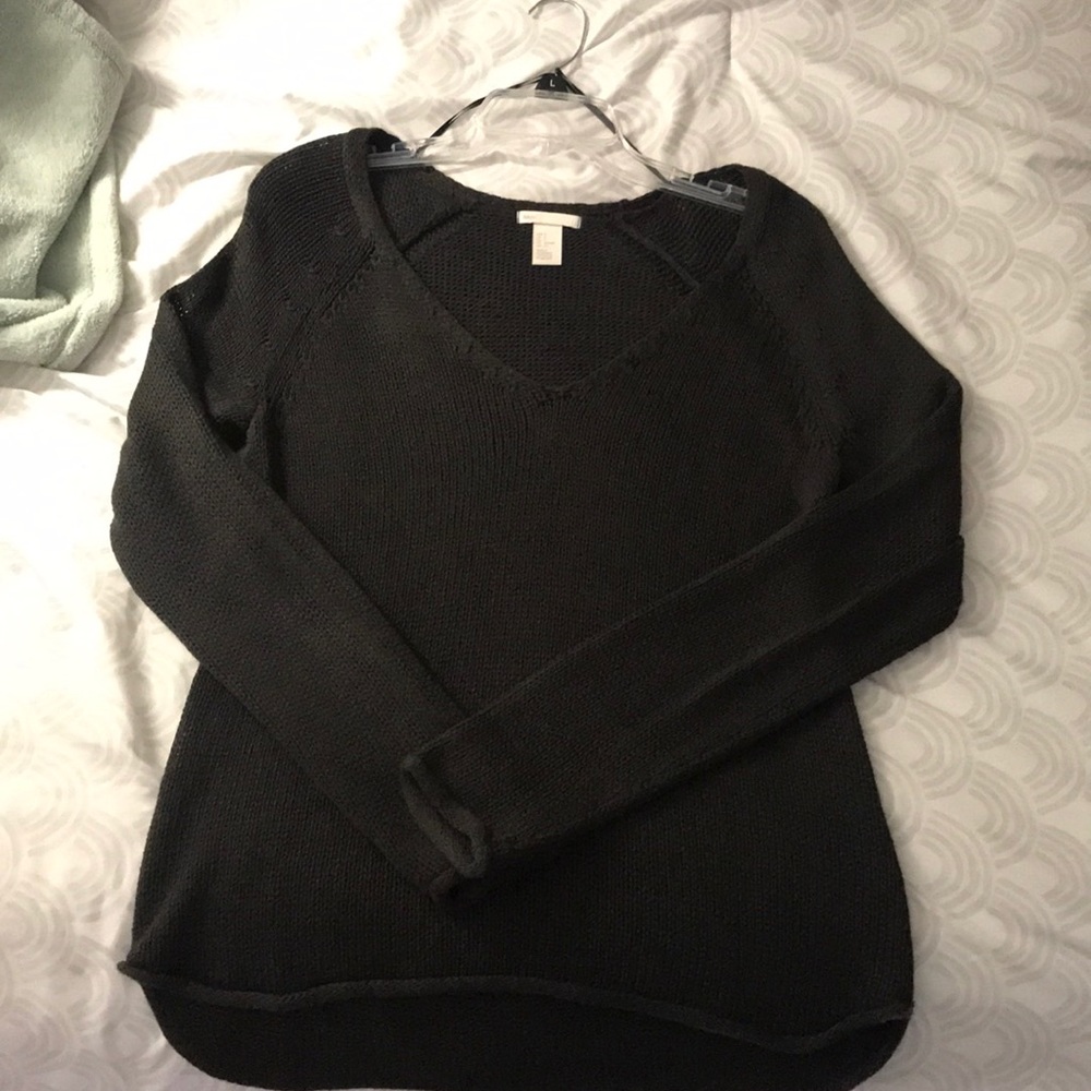 Knitted H&M V-neck sweater! Only worn once!!
